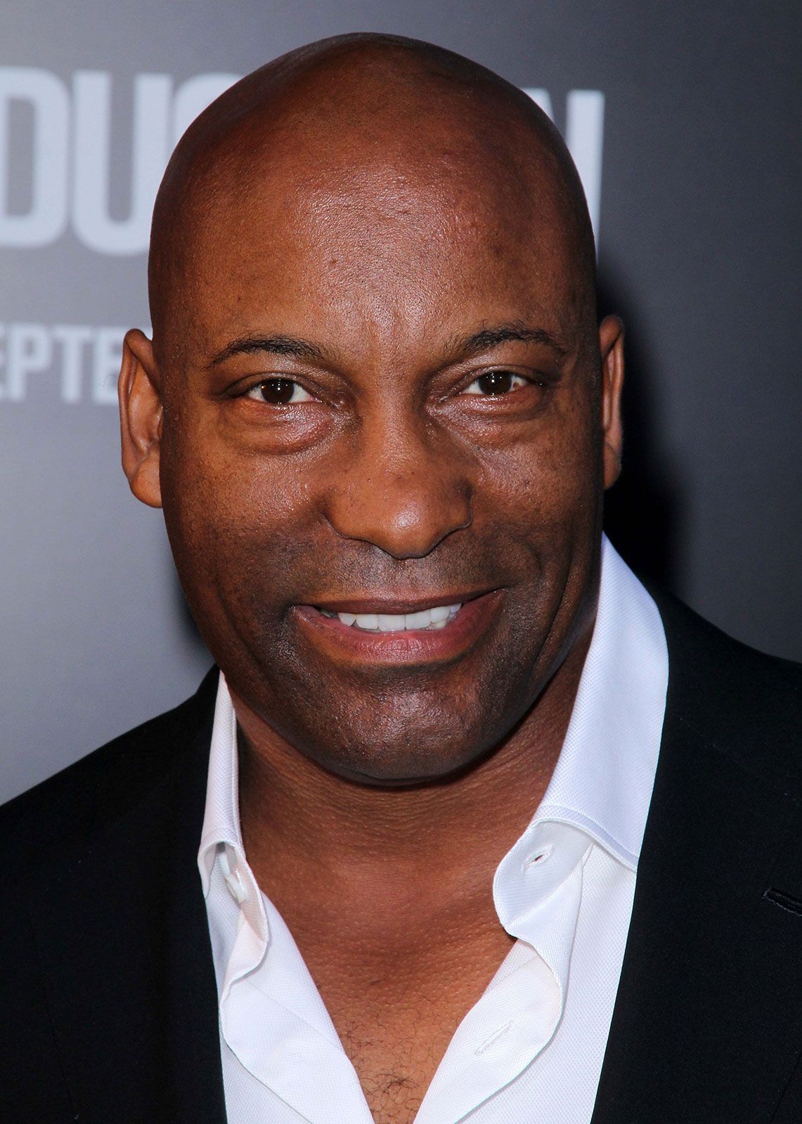 Who exactly is John Singletary? (Discover the key facts about his life and work).